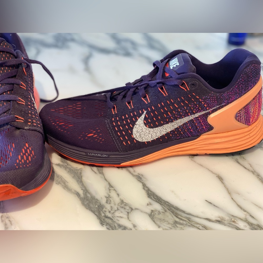 Lightly worn Nike sneakers Size 9